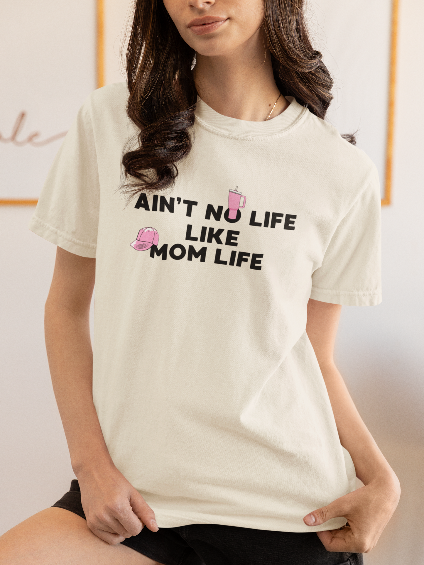Ain’t No Life Like Mom Life - Funny Oversized Shirt for Mothers with Coffee & Cap Icons